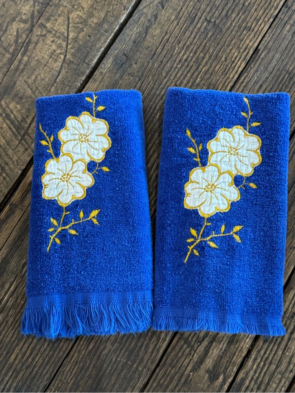 Blue Floral Embroidered Hand Towels - Canon